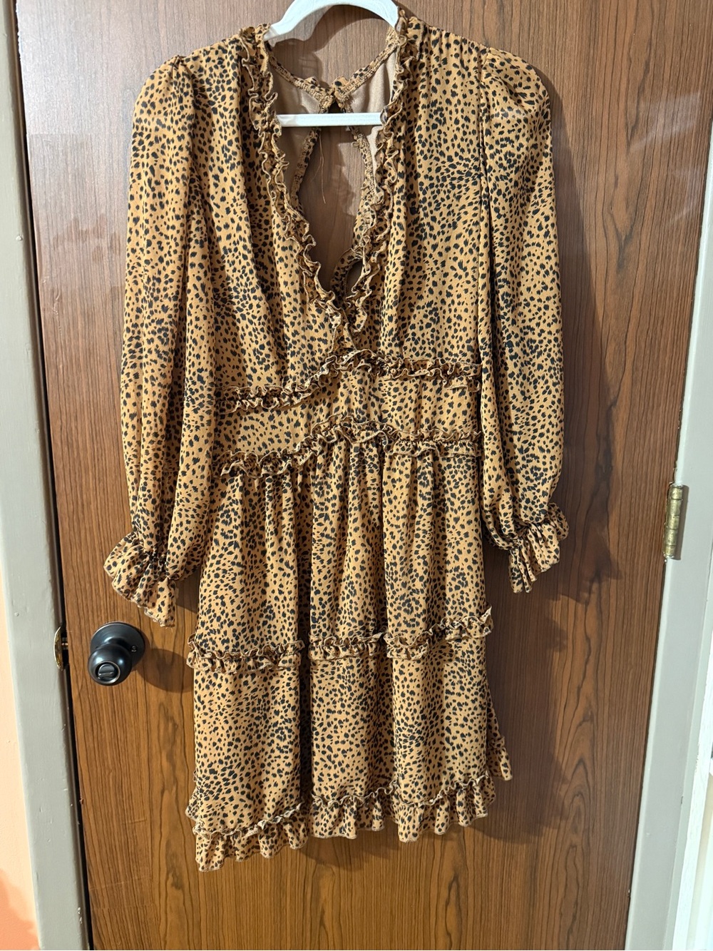 Women's Ruffle Tiered V-Neck Leopard Print Dress - Tan